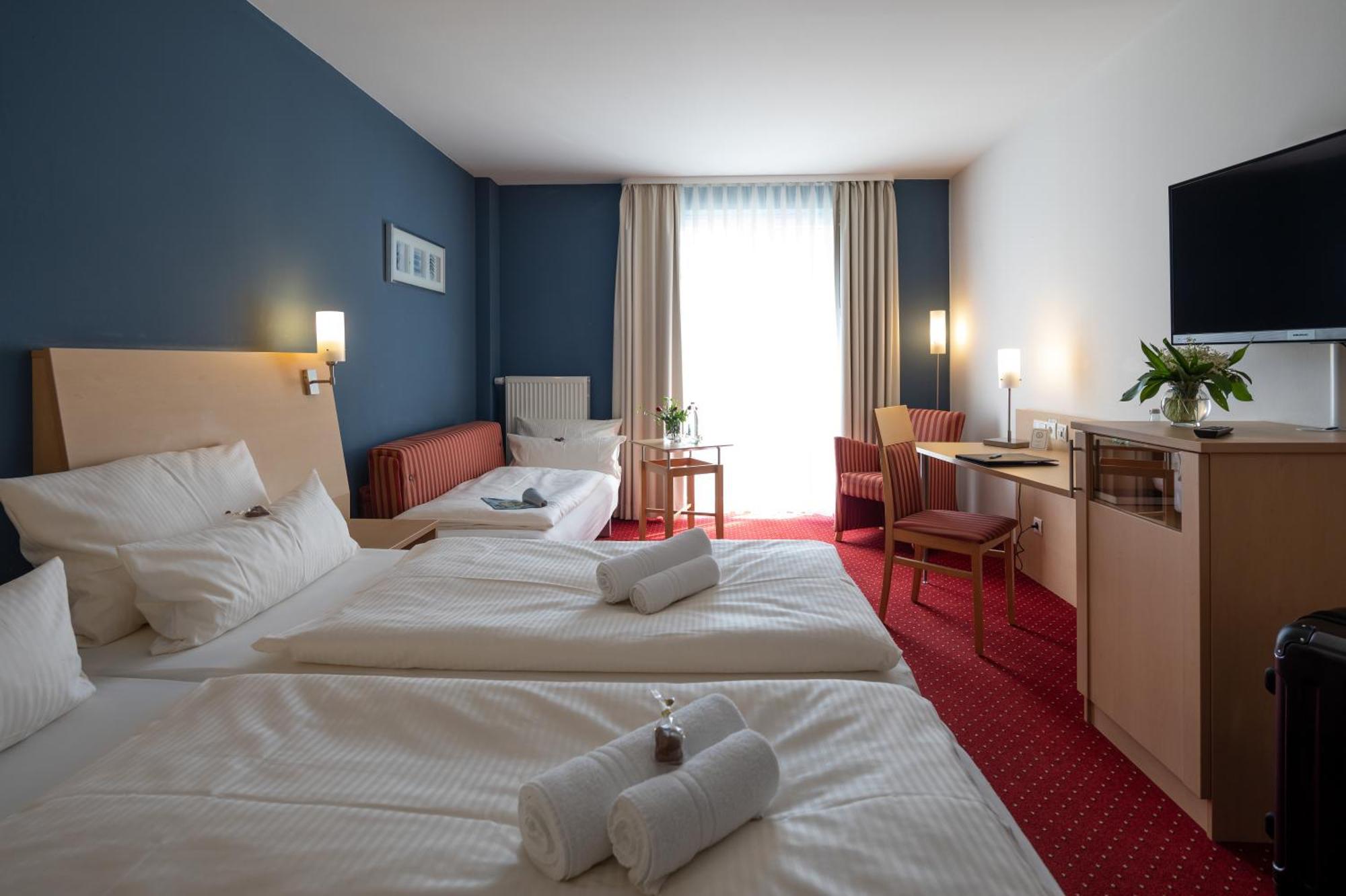 Hotel Mainpromenade ***S Карлштадт Экстерьер фото