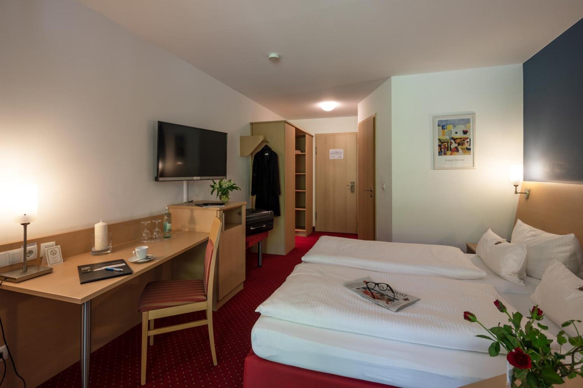 Hotel Mainpromenade ***S Карлштадт Экстерьер фото